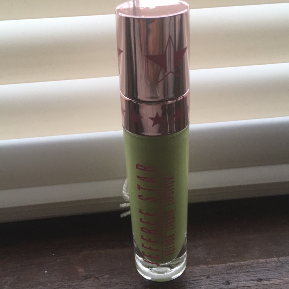 Venus flytrap Jeffree Star velour liquid lipstick